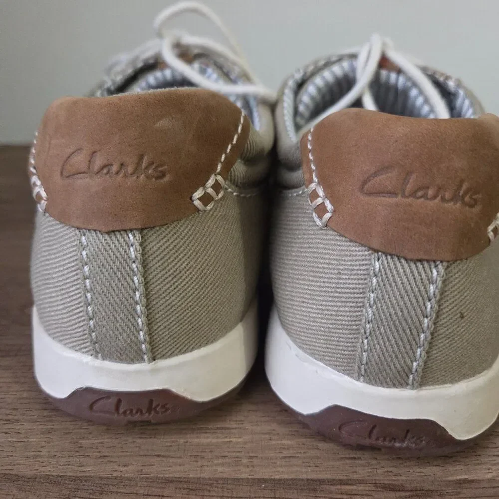 LIKE NEW CLARKS MENS BOAT SHOES CANVAS UPPER LEATHER MIX SIZE 10 MENS